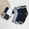 Meias Zhuji Masculinas Cano Médio Outono e Inverno Cor Blocada Quente Absorventes de Suor Simples Desodorantes Esportivas Masculinas Longas Preto e Branco Tendência
