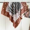 Lenço de Cabeça Primavera e Verão Sarja Estampada Lenço Quadrado Grande Estilo Pequeno Fragrante Lenço de Seda Lenço Feminino Antirriscos Lenço Decorativo Xale 90cm
