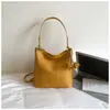 Bolsa bucket casual de nicho Shuai Mi com textura simples, novo modelo 2026, bolsa de ombro e transversal feminina