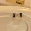 Pendientes cuadrados de cristal negro tachonados para mujer, diseño de nicho, pendientes exquisitos de alta gama, únicos y elegantes, pendientes de lujo ligero