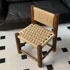 Banqueta Baixa Retrô de Rattan Madeira Maciça Banqueta para Trocar Sapatos Simples Moderna Universal Doméstica Assento Banqueta de Alto Valor Estilo Batata Doce Pequena