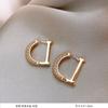 Pendientes de botón elegantes de moda con aguja de plata s925 que combinan con todo. Pendientes de temperamento ligeros de lujo de alta calidad para mujer. Pendientes pequeños franceses al por mayor.