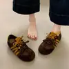 Tênis femininos populares estilo alemão 2026 primavera-verão nova moda tênis esportivos casuais de sola grossa que fazem os pés parecerem menores, sapatos respiráveis para pés largos