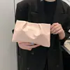 2026 Nova Bolsa Transversal Verão Estilo Coreano Cor Doce Moda Plissada Pequena Quadrada Versátil Nuvem Tendência Bolsa de Ombro