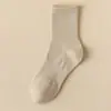 Meias Masculinas de Cano Médio, Algodão Puro, Absorventes de Suor, Resistentes a Odores, Estilo Japonês, Versáteis, Cor Sólida, Meias Longas, Primavera e Verão, Meias Esportivas de Basquete com Amarração na Cintura
