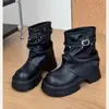 Nuevas botas de moda, botas de motociclista de punta redonda que aumentan la altura, botines cortos para mujer 2026, versátiles para otoño e invierno con suela gruesa, hebilla de cinturón, elegantes