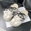 Zapatos de Entrenamiento Alemanes de Suela Gruesa de Nicho para Mujer, Nuevo Estilo Primavera/Verano 2026, Zapatos Deportivos Casuales de Punta Redonda, Mules Cerrados Bloque de Color