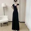 Vestido largo de corte A, ajustado, con escote en V pronunciado y mangas cortas tipo volante, de seda helada, elegante y hasta el suelo