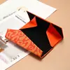 Estuche plegable triangular de cuero multicolor antipresión para gafas, elegante bolsa para gafas con forro de terciopelo PU, personalizable con impresión de logotipo