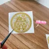 Pegatinas Metálicas al por Mayor Monedas de Dinero Monedas del Espíritu de la Montaña Tesoro de la Verdadera Imagen de los Cinco Yues Talismán de Piedra de Taishan Pegatinas para Cuaderno Teléfono