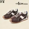 Versão em couro de tênis femininos que fazem os pés parecerem menores, novos sapatos esportivos casuais versáteis do outono de 2026, tênis de treino femininos alemães