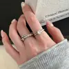Anillo cuadrado de tres aros con diamantes para mujer, nuevo modelo popular 2026, diseño de nicho de lujo ligero de alta gama, anillo para dedo índice con incrustaciones de diamantes de cabeza de toro