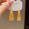 Pendientes de Aro Grandes Metálicos Geométricos Exagerados Estilo Retro Francés Transfronterizos, Elegantes y Únicos, con un Ambiente Fresco y Minimalista