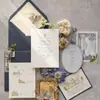 Convite de casamento em relevo vintage com fita de cetim verde escuro e borlas, convite em relevo personalizado