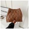 2026 Nuevo Patrón Acolchado de Invierno Simple y Elegante Casual Gran Capacidad para Viajar Cadena de Moda Bolso Tote Hombro Bolso de Mano