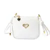 Bolso de hombro con accesorio metálico en forma de corazón para niños y niñas, mini bolso cruzado compacto de color sólido para bebé, nuevo monedero para niños