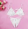 Hermosa y Atractiva Ropa Interior Sexy, Transparente de Encaje Estilo Tres Puntos Conjunto de Pijama Apasionado para Mujer con Abertura en la Entrepierna