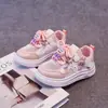 Zapatos para Niñas Zapatos de Malla Individuales de Plataforma para Niños 2026 Nuevos de Primavera Casual Versátiles Zapatos Deportivos Suela Suave Zapatos Blancos de Princesa