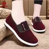 Sapatos de Tecido Estilo Novo Old Beijing para Mulheres, Sapatos Casuais de Veludo Cotelê Preto com Solado Macio e Respirável para Mulheres de Meia-Idade e Idosas