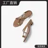 Em Estoque~Estação Europeia Verão Novo Padrão Crocodilo Metal Slip-On Tira Cruzada Salto Gatinho Roupa Externa Sandálias de Salto Baixo para Mulheres