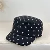 Chapéu octogonal de aba reta com bolinhas estilo coreano, perfeito para outono e inverno, adequado para cabeças maiores, doce e valoriza o rosto, faz o rosto parecer menor, um chapéu novo e versátil que dá uma aparência jovial