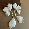 Nuevos Pendientes de Borla con Pétalos Blancos Estilo Chino para Mujer, de Alta Gama, Exquisitos, Sencillos, Versátiles para Rostros Cuadrados y Redondos, Pendientes Retro