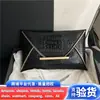 Bolso de sobre nuevo de moda personalizado europeo y americano 2026 otoño clutch casual bolso de mano para mujer simple elegante a la moda