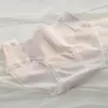 Calcinha feminina em jacquard com laço vazado, antibacteriana 10A, entrepernas alongada, cintura média de alta qualidade, modelagem justa ao quadril, ideal para adolescentes, estilo colegial.