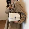Bolso de cadena con patrón de rombos para mujer, nueva moda 2022, textura elegante, bolso cuadrado pequeño versátil para hombro/cruzado para el trabajo y los desplazamientos