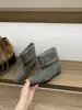 Botas para aumentar a altura para mulheres baixinhas, botas de cano curto slim fit, botas femininas, coleção outono/inverno 2026, botas marrons estilo Dr. Martens, botinhas de bico quadrado pequeno