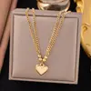 [Collar + Pulsera] Estilo Francés Ins de Lujo Accesible Cadena para Clavícula de Corazón Estilo Dulce Collar de Acero de Titanio con Borla de Corazón de Melocotón para Mujer
