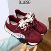 La versión de piel de vaca hace que los pies parezcan más pequeños, zapatillas Forrest Gump, zapatillas de mujer, con cordones, bloques de color, zapatillas de entrenamiento alemanas, novedad Otoño 2026, zapatillas deportivas casuales