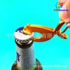 Fábrica de hardware venta al por mayor aleación de aluminio abridor de botellas cabeza de tiburón llavero animal regalo creativo con marca registrada