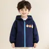 Chamarra de plumas impermeable y resistente a las manchas para otoño e invierno para niños, tallas medianas a grandes, con cierre, adecuada tanto para niños como para niñas, diseñada para proteger la ropa