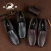 Sapatos perfurados originais Gongyang para homens, novos sapatos casuais respiráveis de outono 2026, sapatos de couro estilo avô vazados, sapatos para pais de meia-idade e idosos