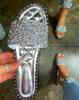 Chinelos de strass planos redondos sapatilhas de praia Comércio exterior europeu e americano plus size uma linha de chinelos de strass para mulheres