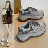 Tênis Chunky Dad Shoes Feminino Outono 2026 Novo Malha Respirável Para Pessoas Baixas Versátil Aumenta Altura Sola Grossa Casual Esportivo