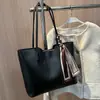 Bolsa Grande Feminina 2025 Nova Primavera/Verão Versátil Bolsa de Ombro para Mulheres, Bolsa Tote Elegante e Moderna para o Dia a Dia