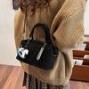 Bolso de bolos de mano con sensación retro francesa de alta gama para mujer, nueva moda casual otoño e invierno 2024, bolso bandolera diagonal