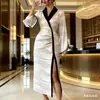 Vestido Novo Temu Amazon Transfronteiriço com Toque de Luxo, Decote V, Emagrecedor, Estampa Elegante, Fenda, Vestido de Verão Sexy para Mulheres