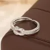 Anillo abierto de lujo ligero de alta gama con nudo incrustado de pedrería para mujer, diseño de nicho, versátil, para el dedo índice, temperamento moderno, ajustable