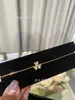 Vanjia Diseño de Nicho de Alta Gama Collar de Trébol de Flor Completa con Diamantes Aretes de Trébol de un Solo Diamante Pulsera Mismo Estilo de Influencer