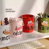 Nuevo cubo pequeño de hierro para bolígrafos, de hierro, caricatura linda, para escritorio de oficina, estudiante, universal, caja de almacenamiento de gran capacidad para niños