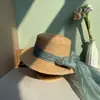 Sombrero de rafia tejido estilo francés para mujer, sombrero de paja de ala ancha estilo francés de verano para protección solar en vacaciones junto al mar