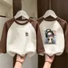 Camiseta de Manga Longa Patchwork com Gola Redonda para Crianças Médias e Grandes Meninas Moda Estilosa Camada Interna Camisa Base Estampada Chegada Nova Outono/Inverno 2026