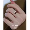 Anillo Exquisito Retro Estilo Maillard con Piedra Ojo de Tigre Cereza para Mujer, Lujo Ligero, Moda Diaria, Versátil y de Alto Índice