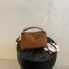 Bolsa de ombro transfronteiriça 2026 estilo coreano retrô, retalhos de camurça, blocos de cor, para usar sob o braço, uma bolsa de ombro nicho e sofisticada