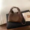 Bolsas de Nicho de Gama Alta para Mujer 2026 Nuevo Bolso de Hombro Cruzado Simple de Moda Bolso de Mano para Viaje Diario Bolso Cubo