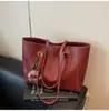 Bolsa de ombro grande para o dia a dia de mulheres, nova moda inverno 2026, bolsa feminina casual, simples, de alta qualidade.