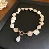 Collar Redondo de Concha Estilo Isla Romántico, Lujo Ligero y Sensación de Alta Gama, Cadena para Clavícula, Accesorio Versátil de Nicho para Vacaciones en la Costa para Mujeres